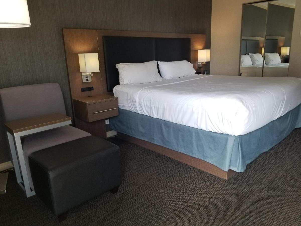Holiday Inn Express Edmonton Downtown By Ihg Экстерьер фото