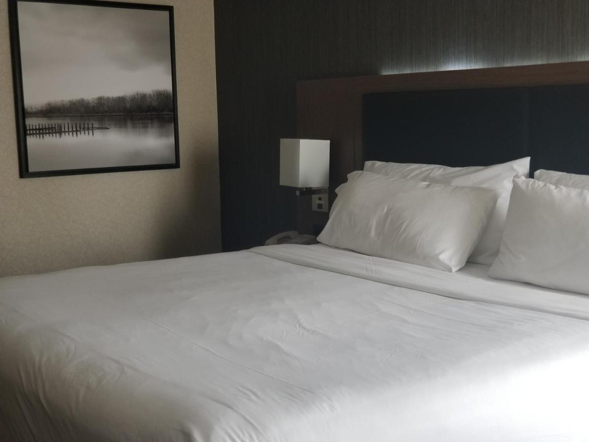 Holiday Inn Express Edmonton Downtown By Ihg Экстерьер фото