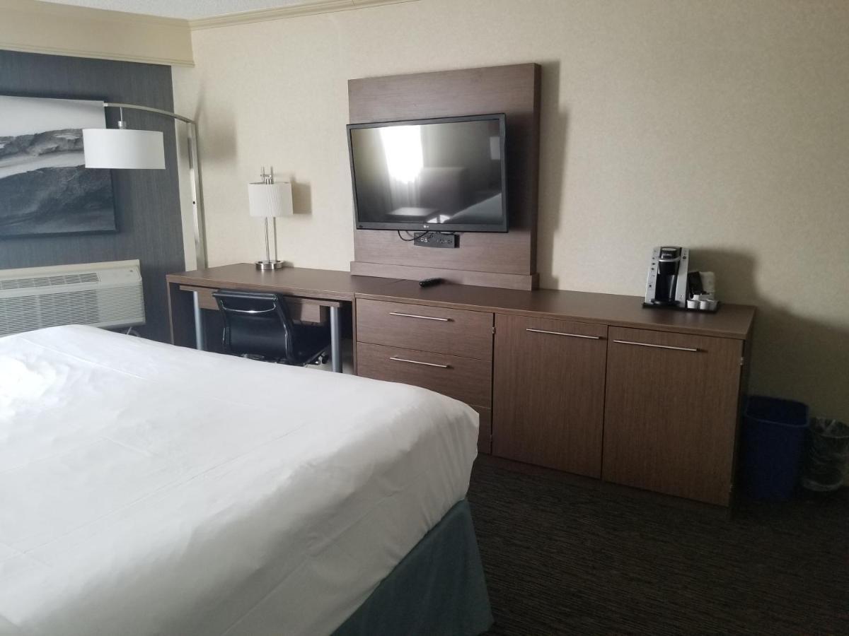Holiday Inn Express Edmonton Downtown By Ihg Экстерьер фото