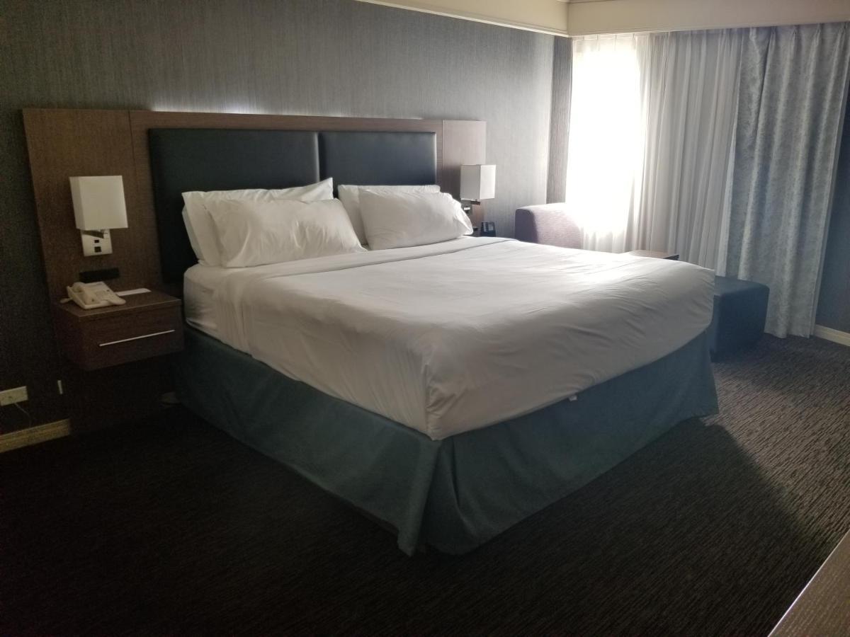 Holiday Inn Express Edmonton Downtown By Ihg Экстерьер фото