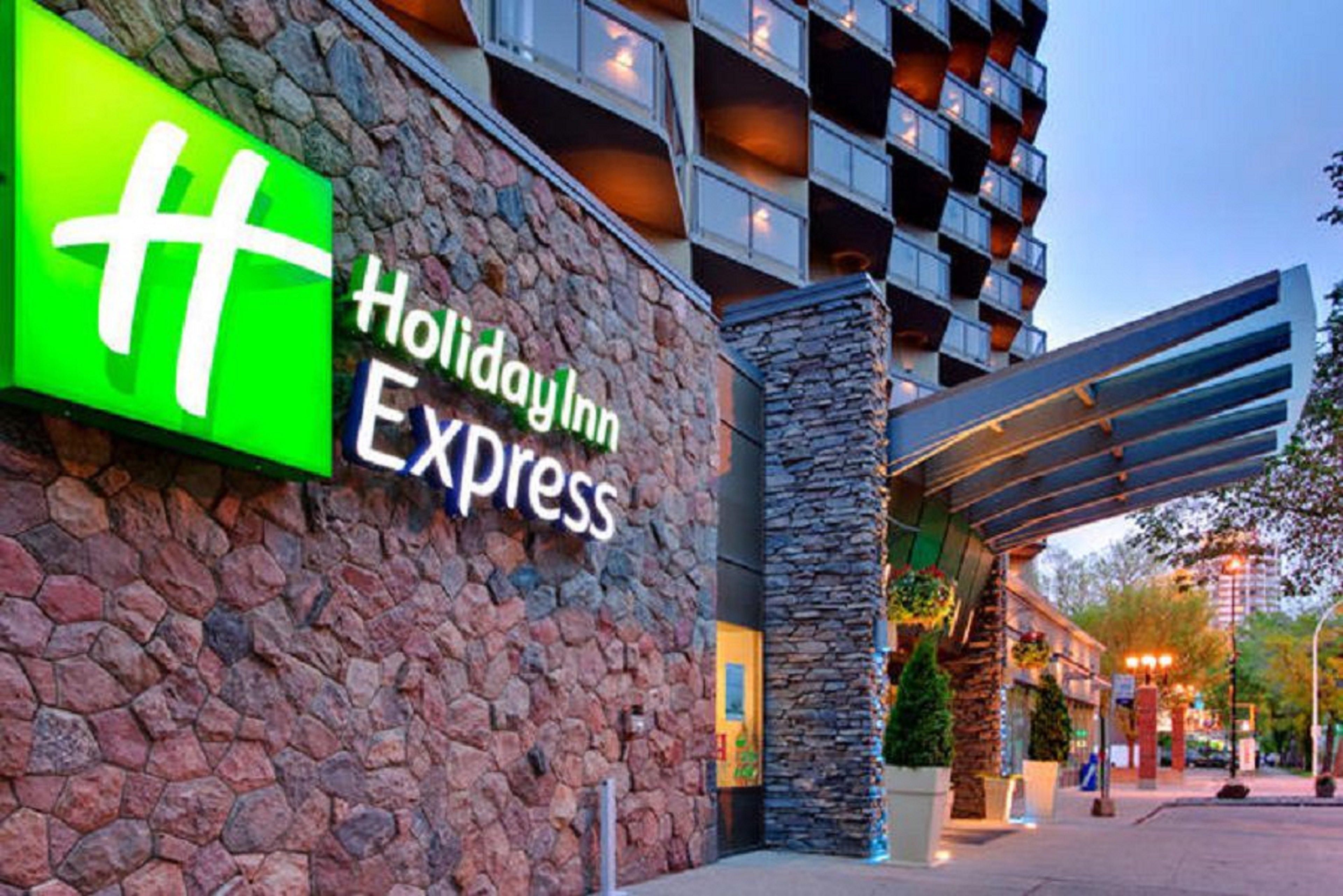 Holiday Inn Express Edmonton Downtown By Ihg Экстерьер фото