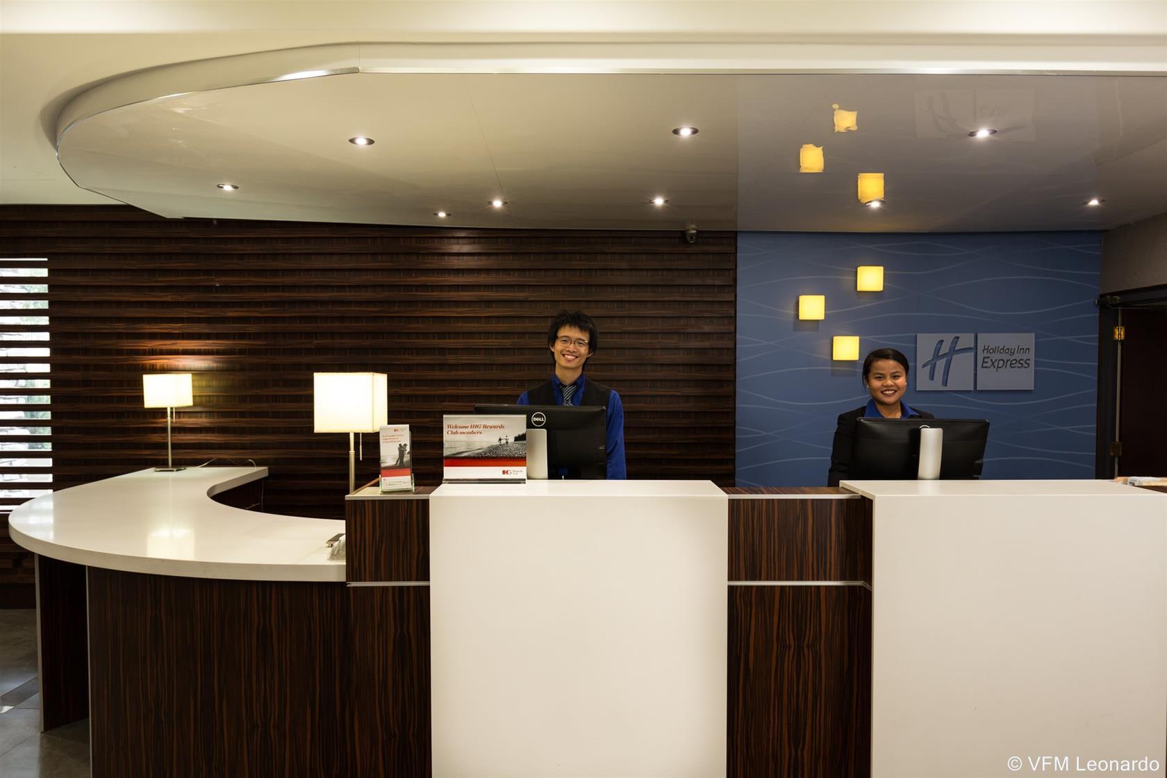 Holiday Inn Express Edmonton Downtown By Ihg Экстерьер фото