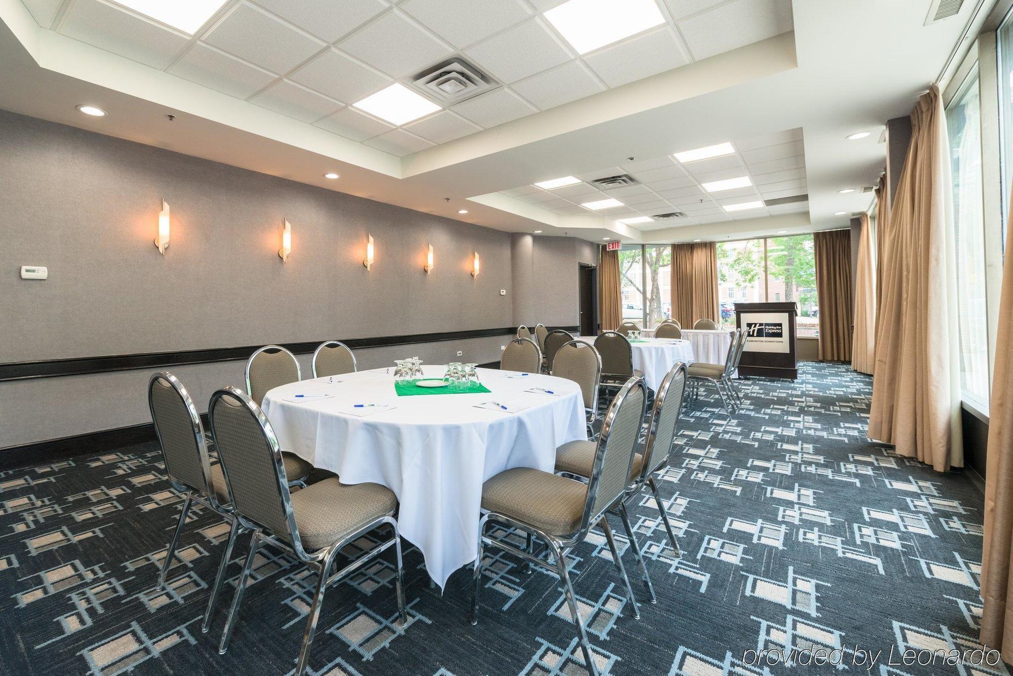 Holiday Inn Express Edmonton Downtown By Ihg Экстерьер фото
