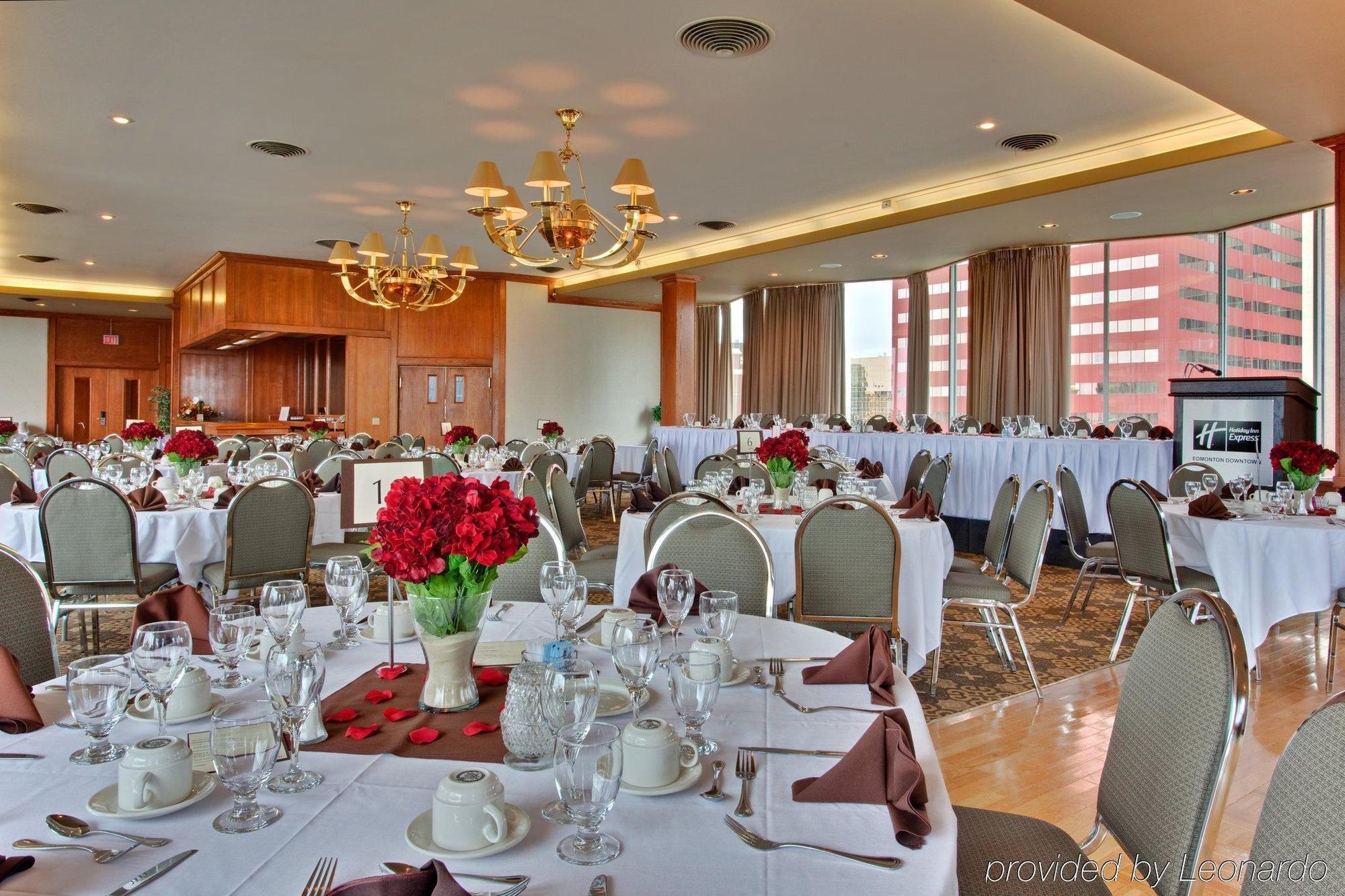 Holiday Inn Express Edmonton Downtown By Ihg Экстерьер фото