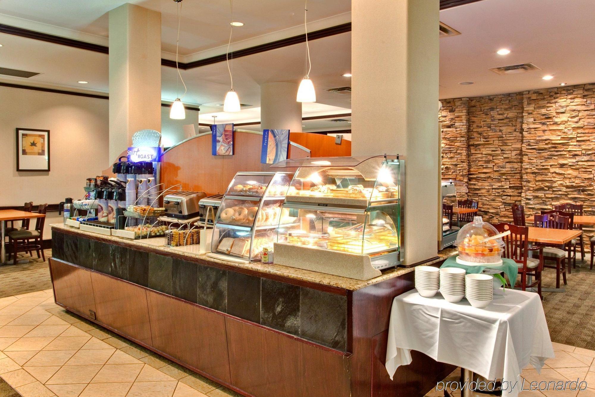 Holiday Inn Express Edmonton Downtown By Ihg Экстерьер фото