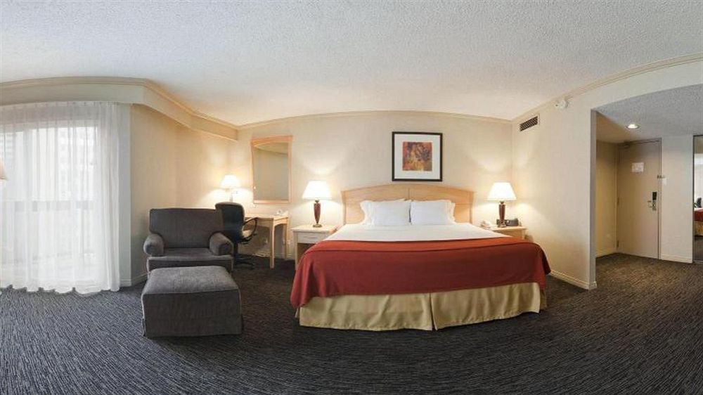 Holiday Inn Express Edmonton Downtown By Ihg Экстерьер фото