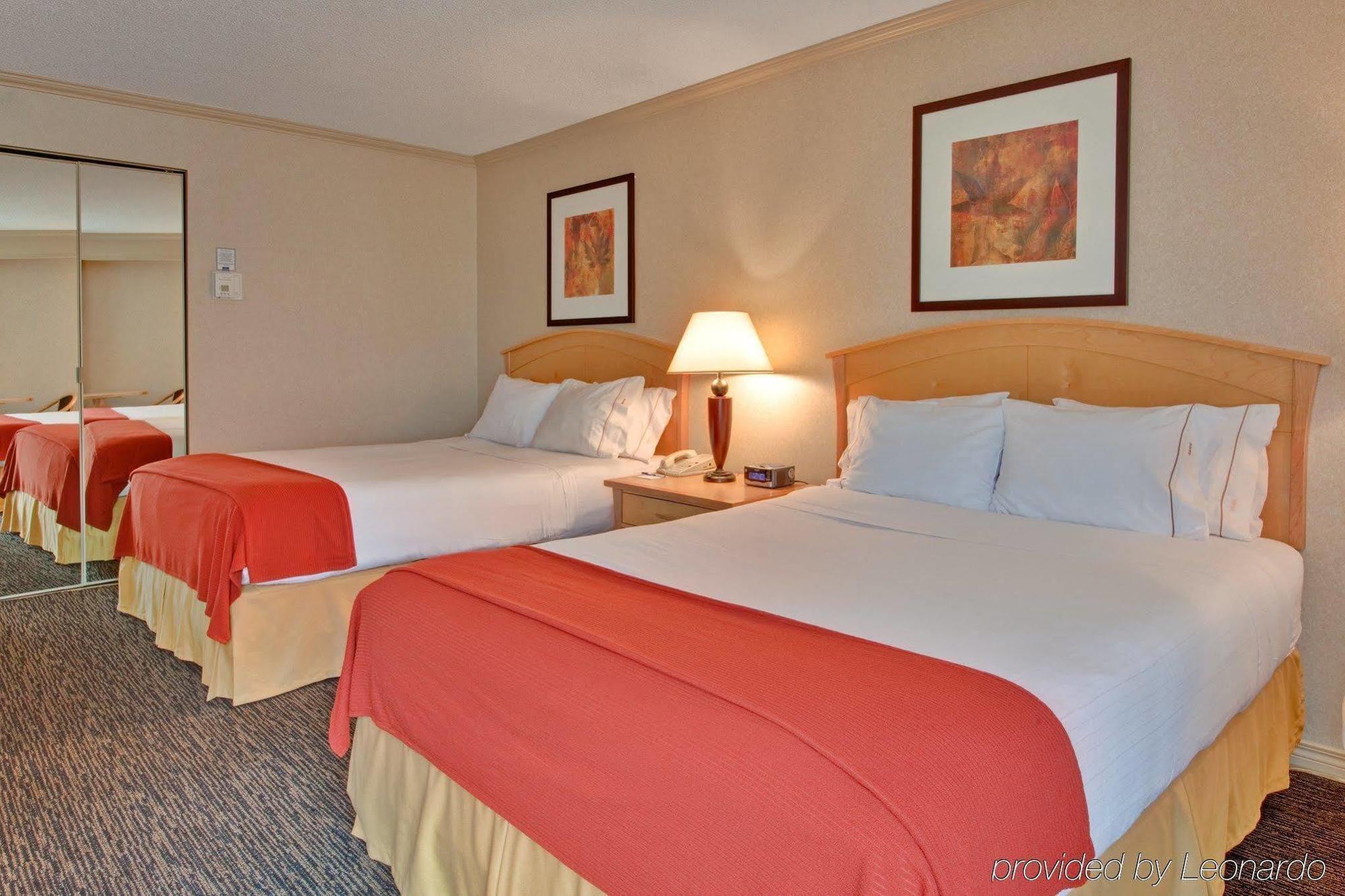 Holiday Inn Express Edmonton Downtown By Ihg Экстерьер фото